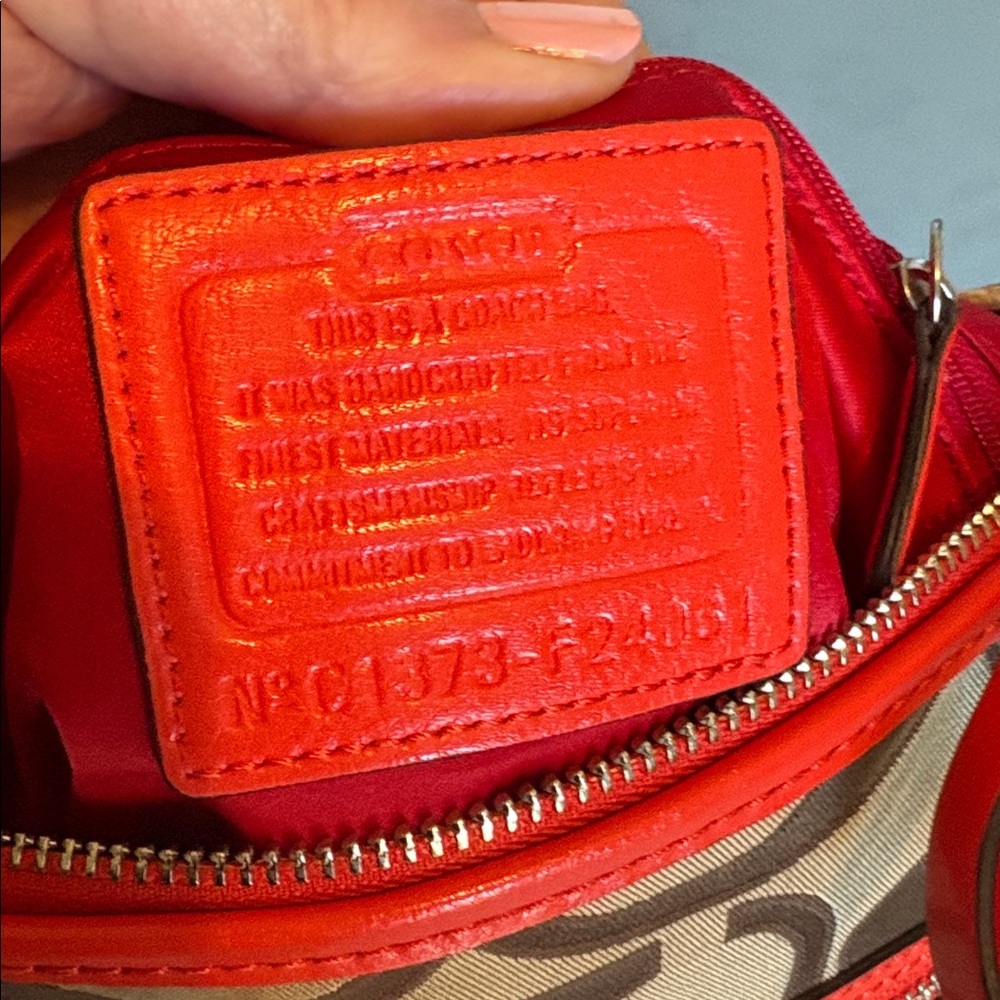 Coach Large Swing Pack Shoulder/Crossbody - Picture 12 of 13